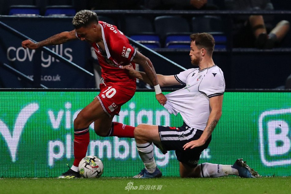 替补席相比 替补席相比